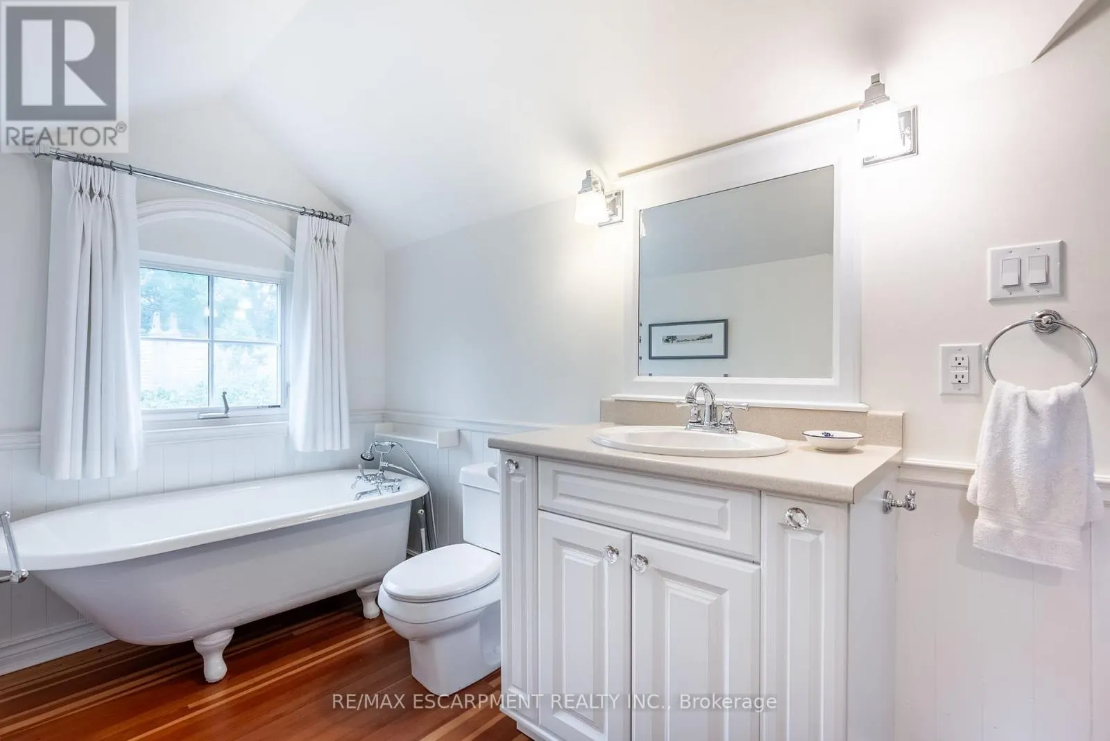 158 DALEWOOD CRESCENT