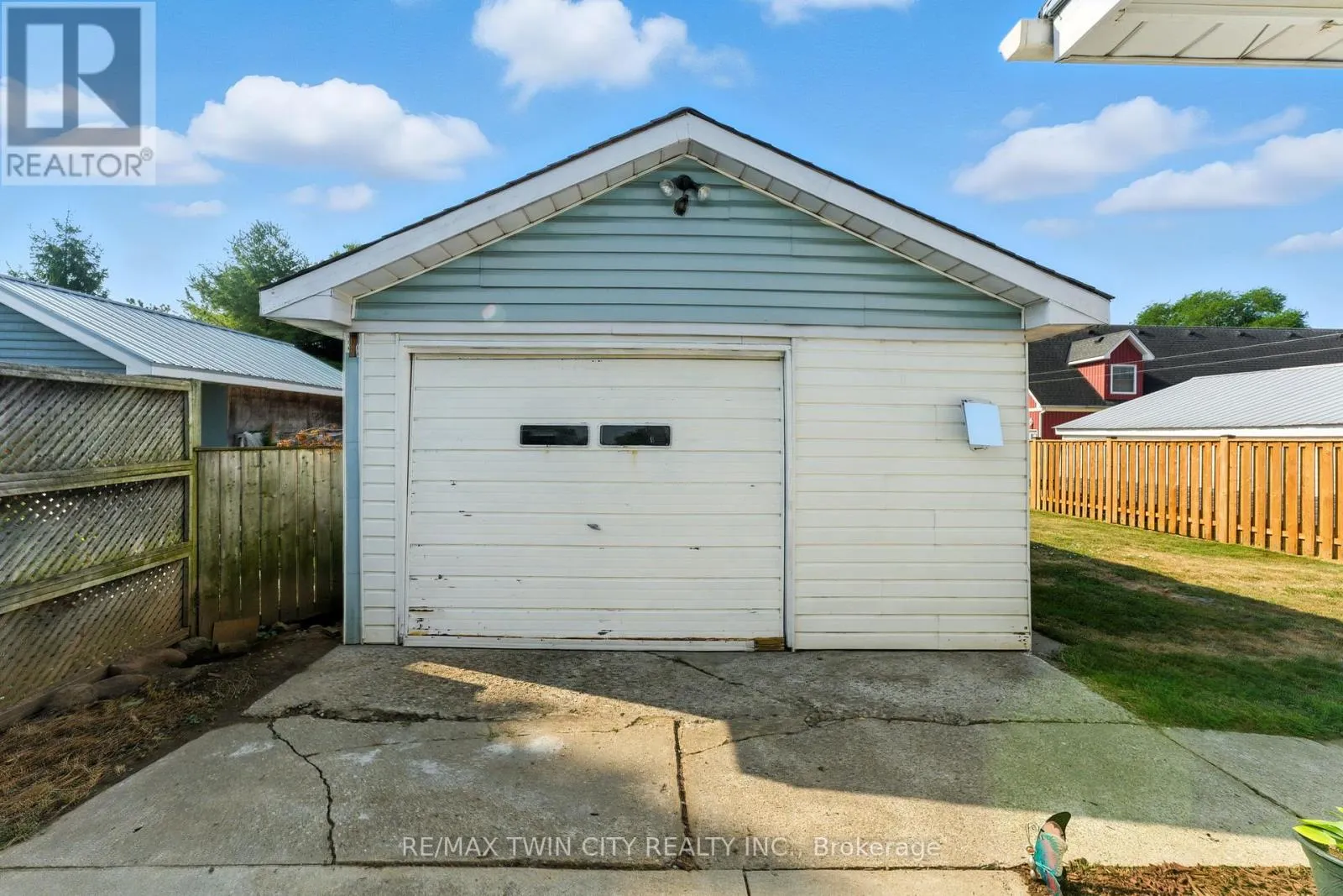 28 BALDWIN AVENUE