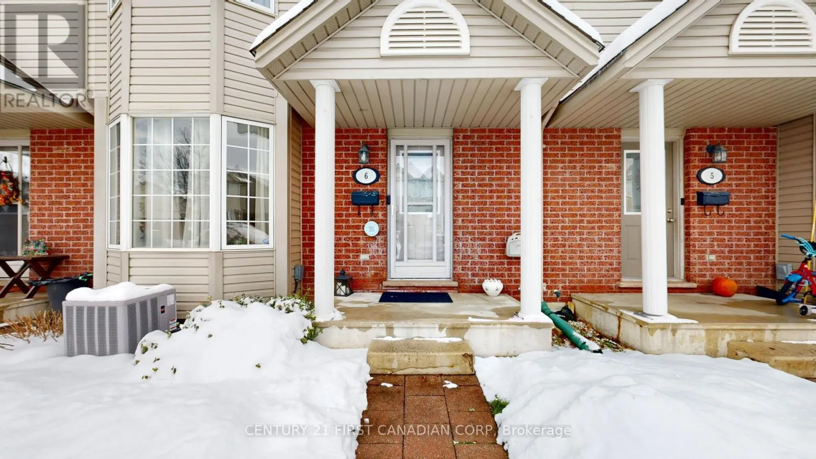 6 - 20 KERNOHAN PARKWAY, #6