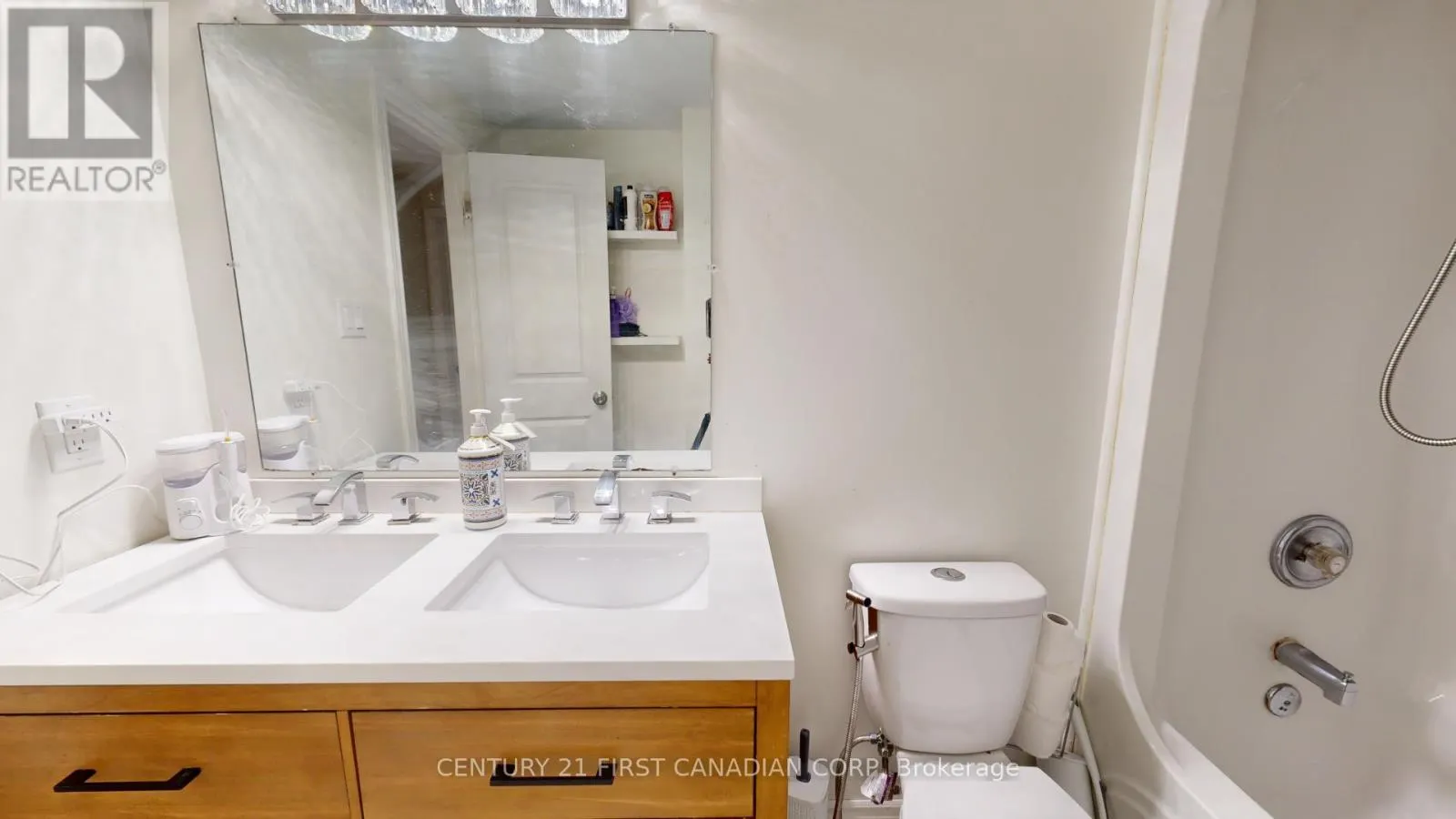 6 - 20 KERNOHAN PARKWAY, #6
