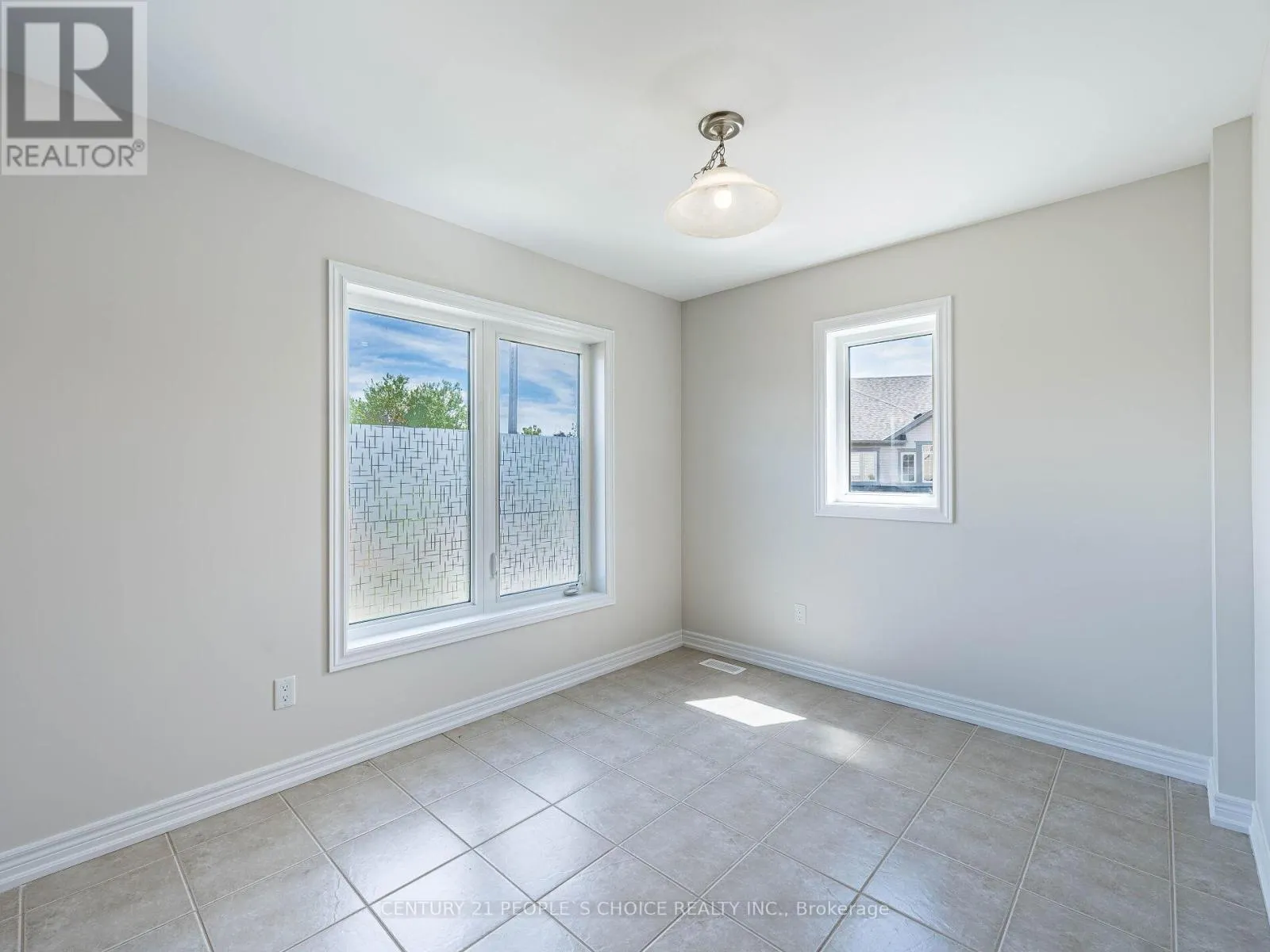 15 - 755 LINDEN DRIVE