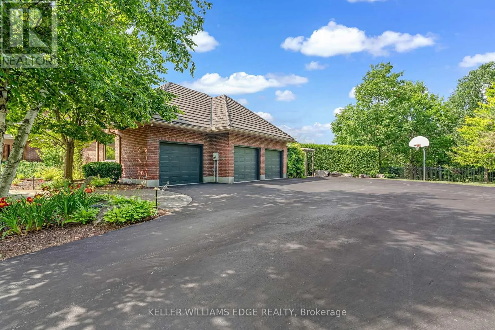 18 FOX RUN DRIVE