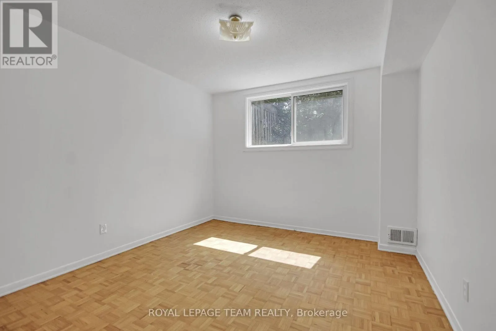 52 BOWHILL AVENUE
