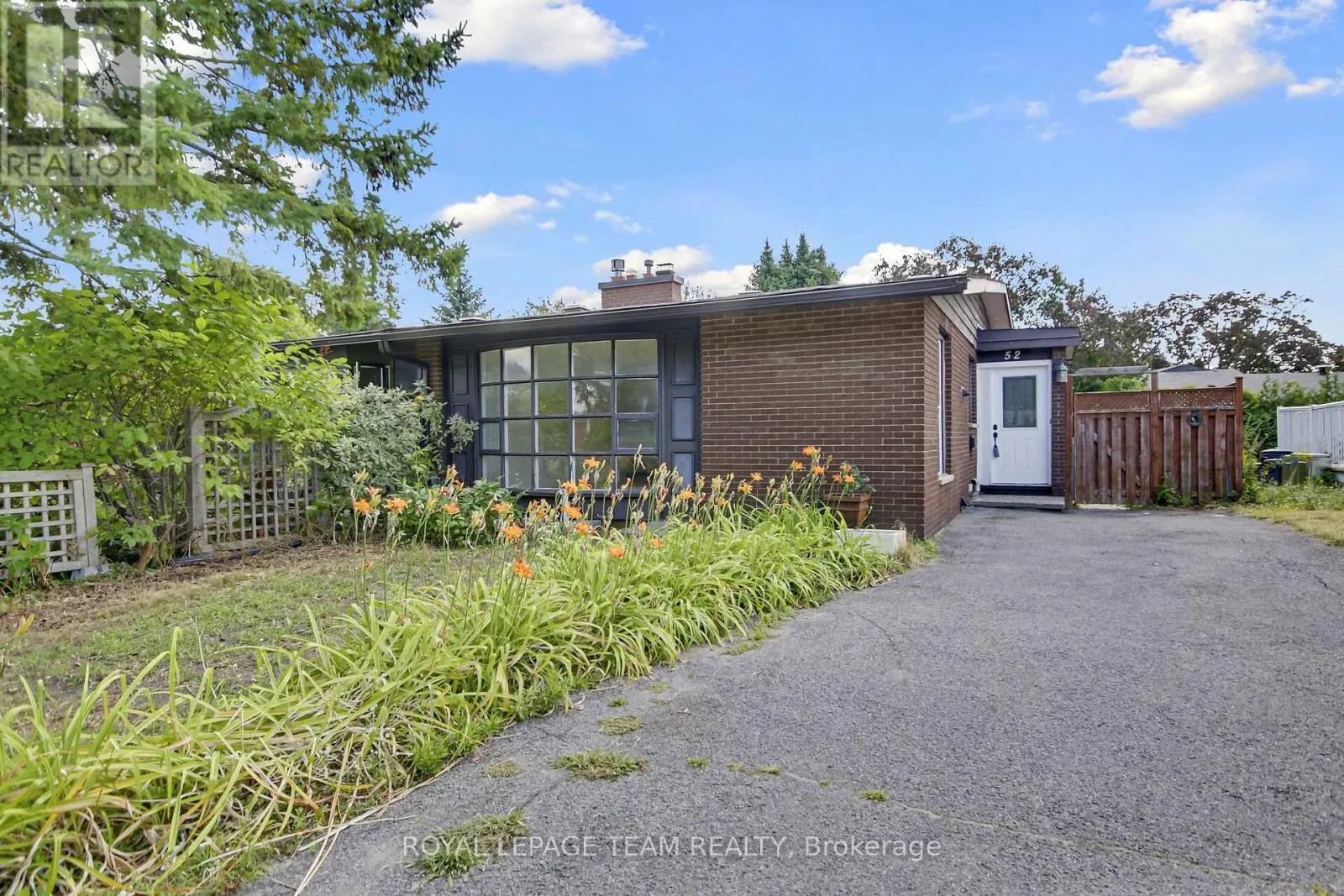 52 BOWHILL AVENUE