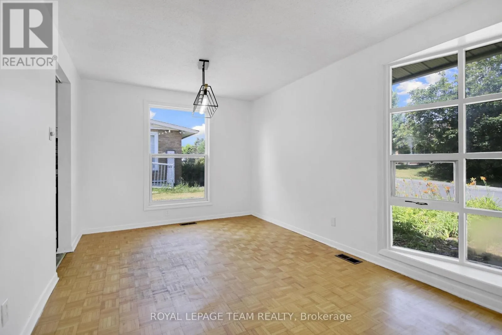 52 BOWHILL AVENUE