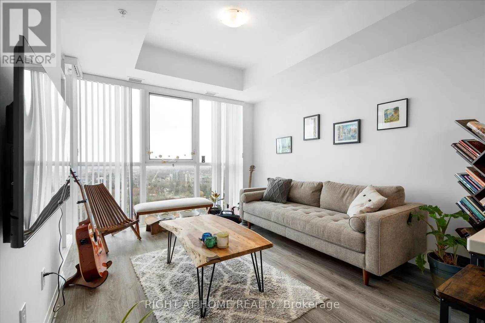 2503 - 108 GARMENT STREET