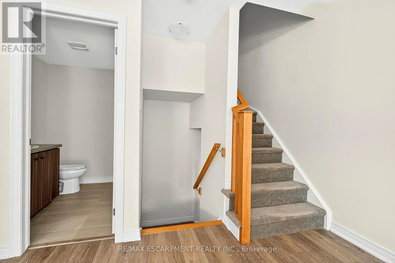 27 DRYDEN LANE