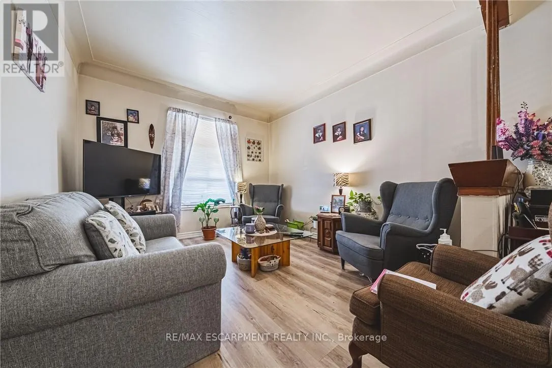 64 KINRADE AVENUE