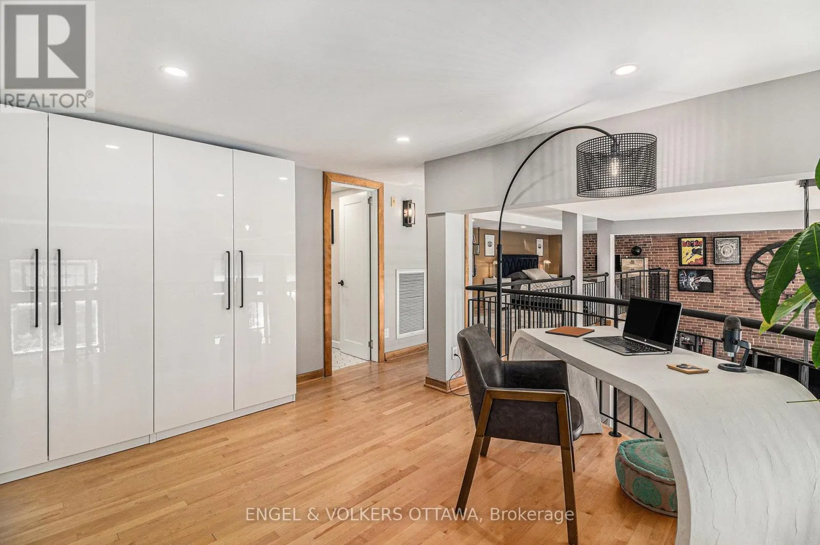 203 - 24 SPRINGFIELD ROAD