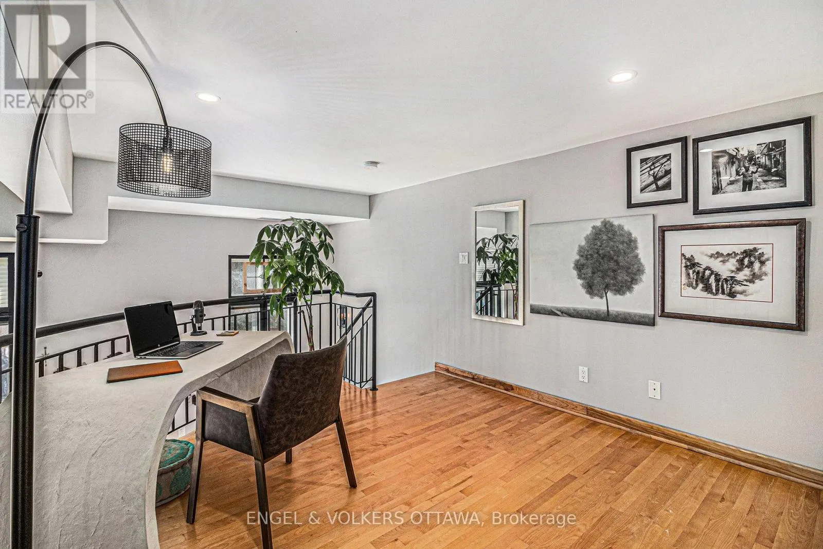 203 - 24 SPRINGFIELD ROAD