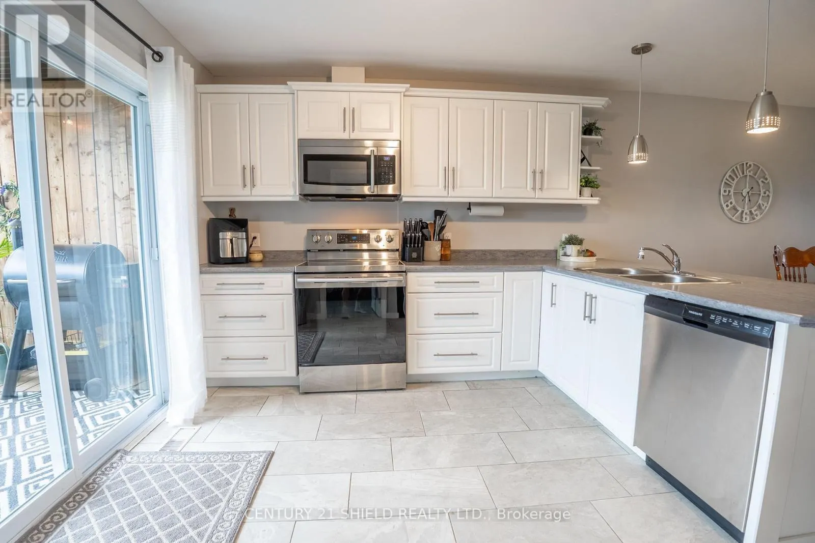 166 BELLWOOD DRIVE