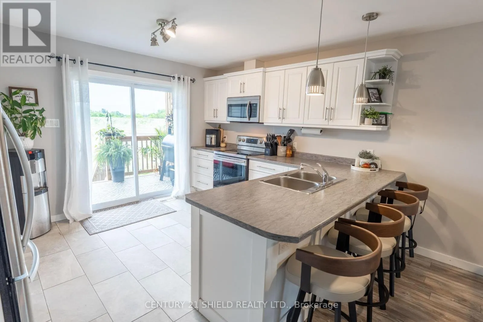 166 BELLWOOD DRIVE