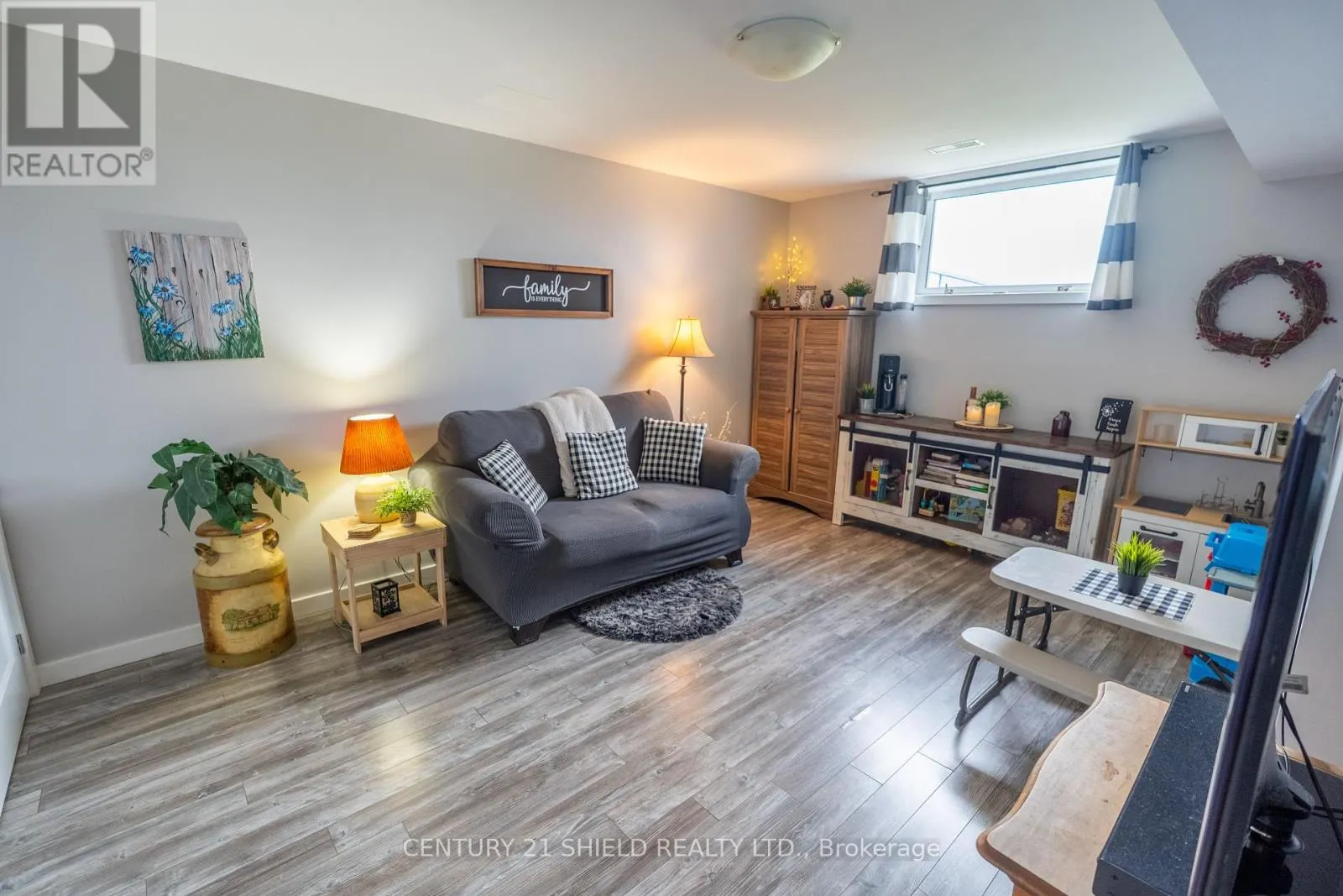 166 BELLWOOD DRIVE