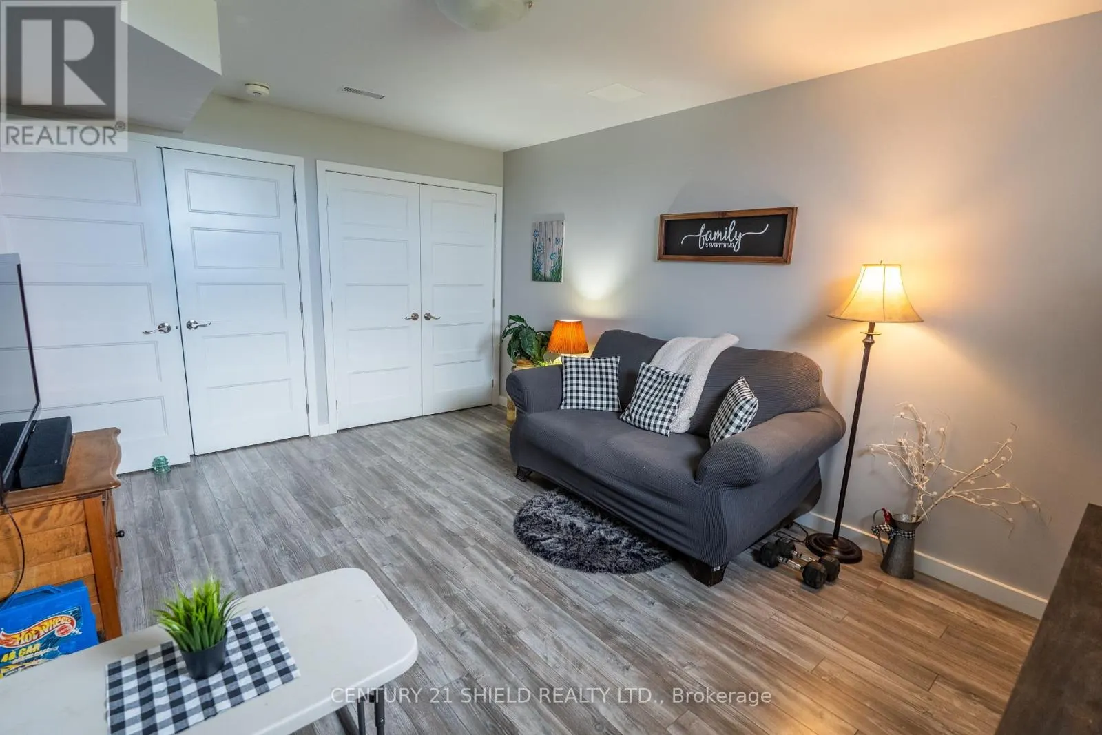 166 BELLWOOD DRIVE