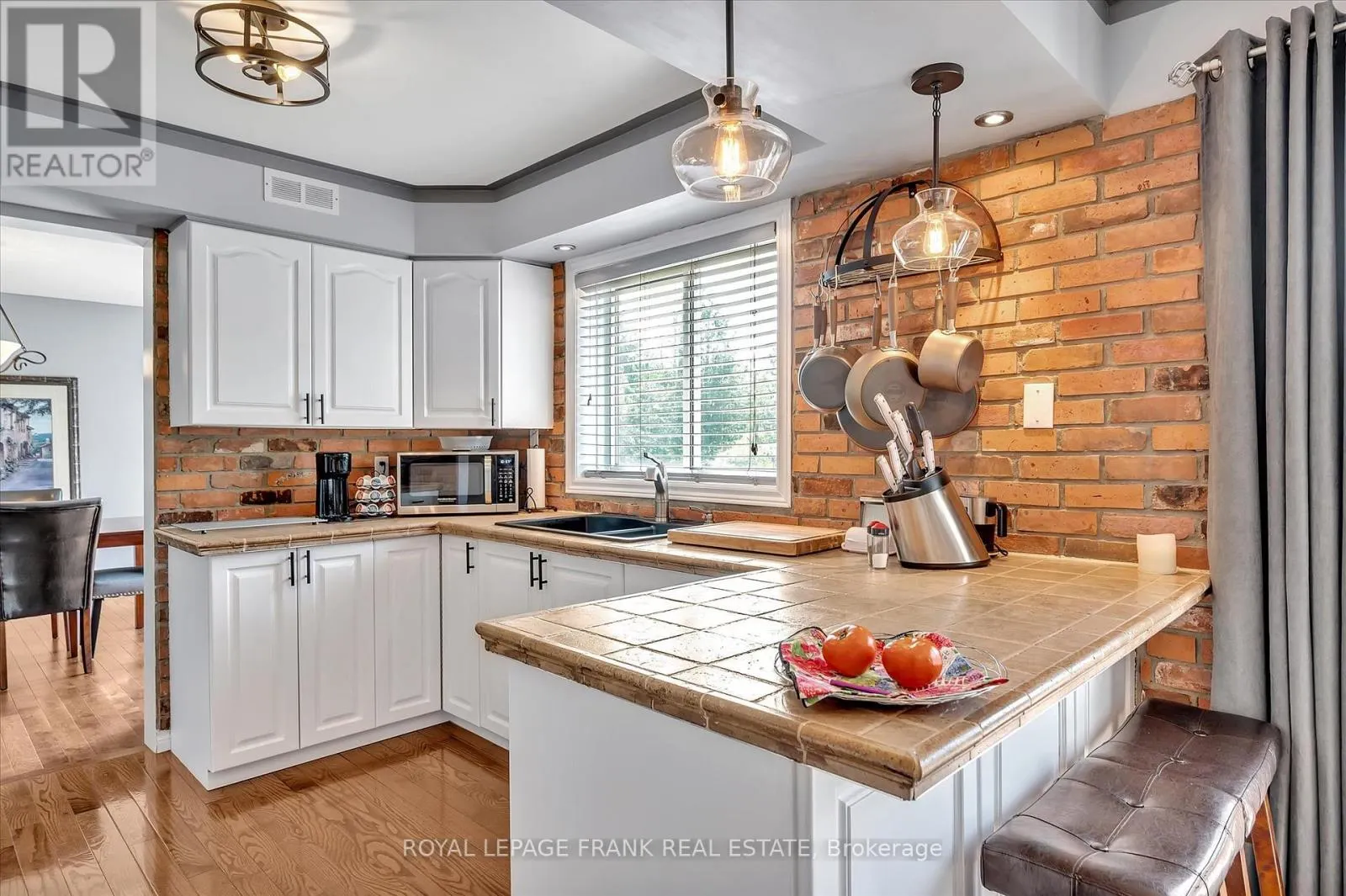229 LONSBERRY LANE
