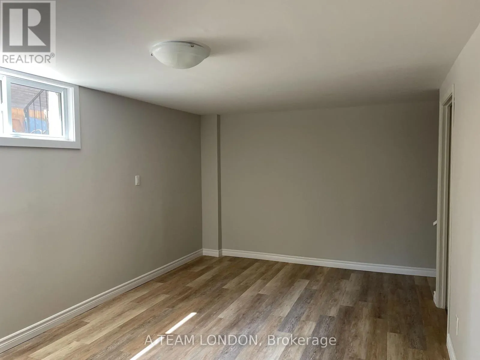 33 - 35 WATERMAN AVENUE, #33