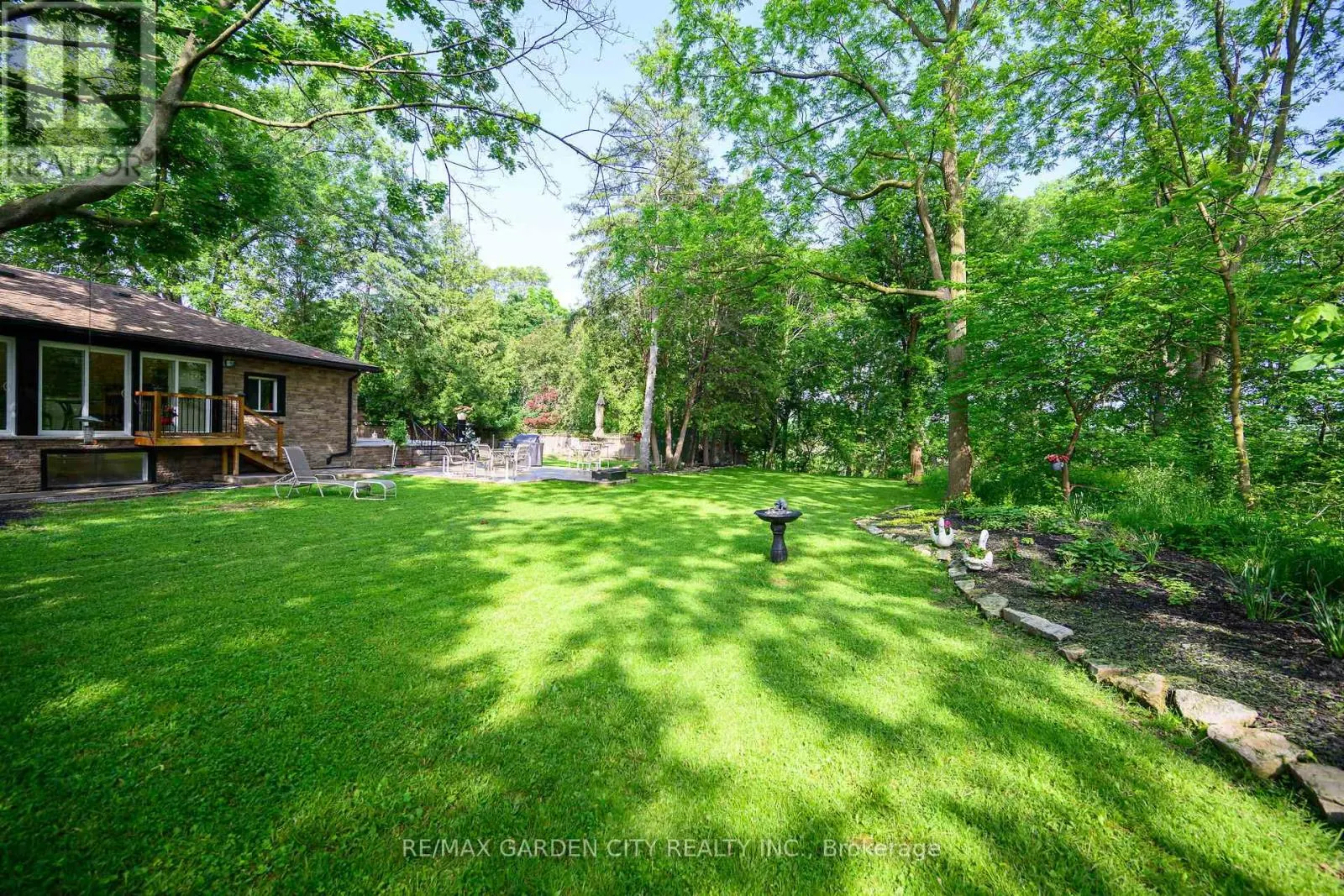 16 FREELAND COURT