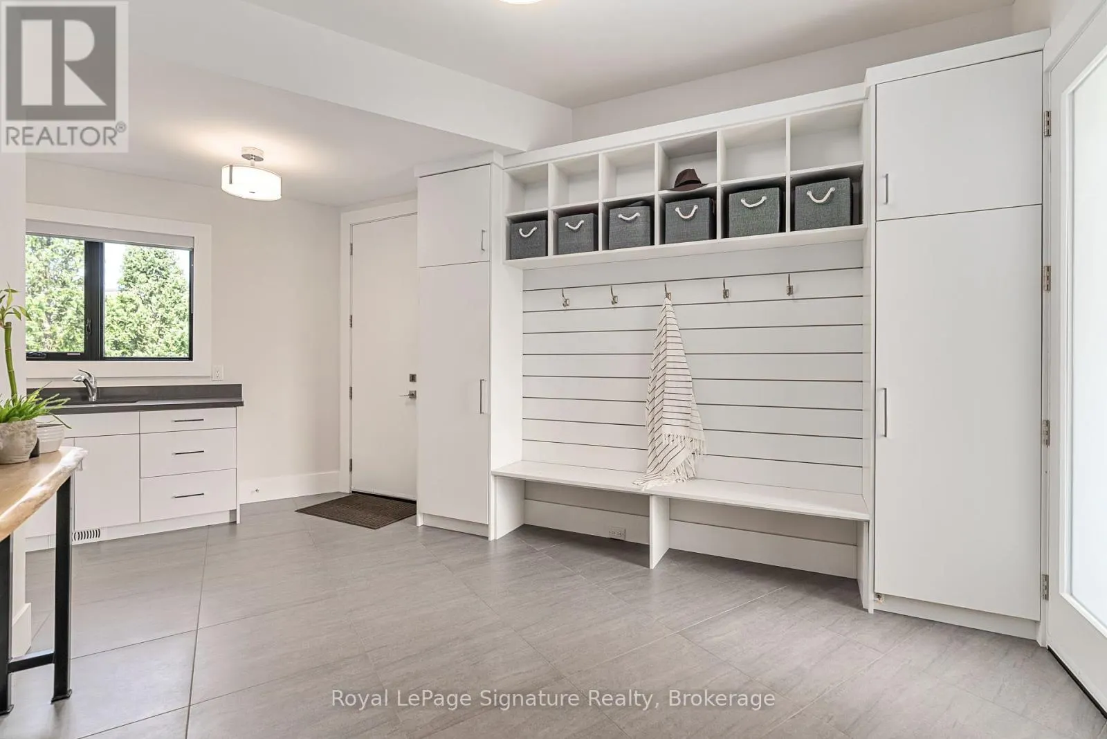 128 ARNOT CRESCENT