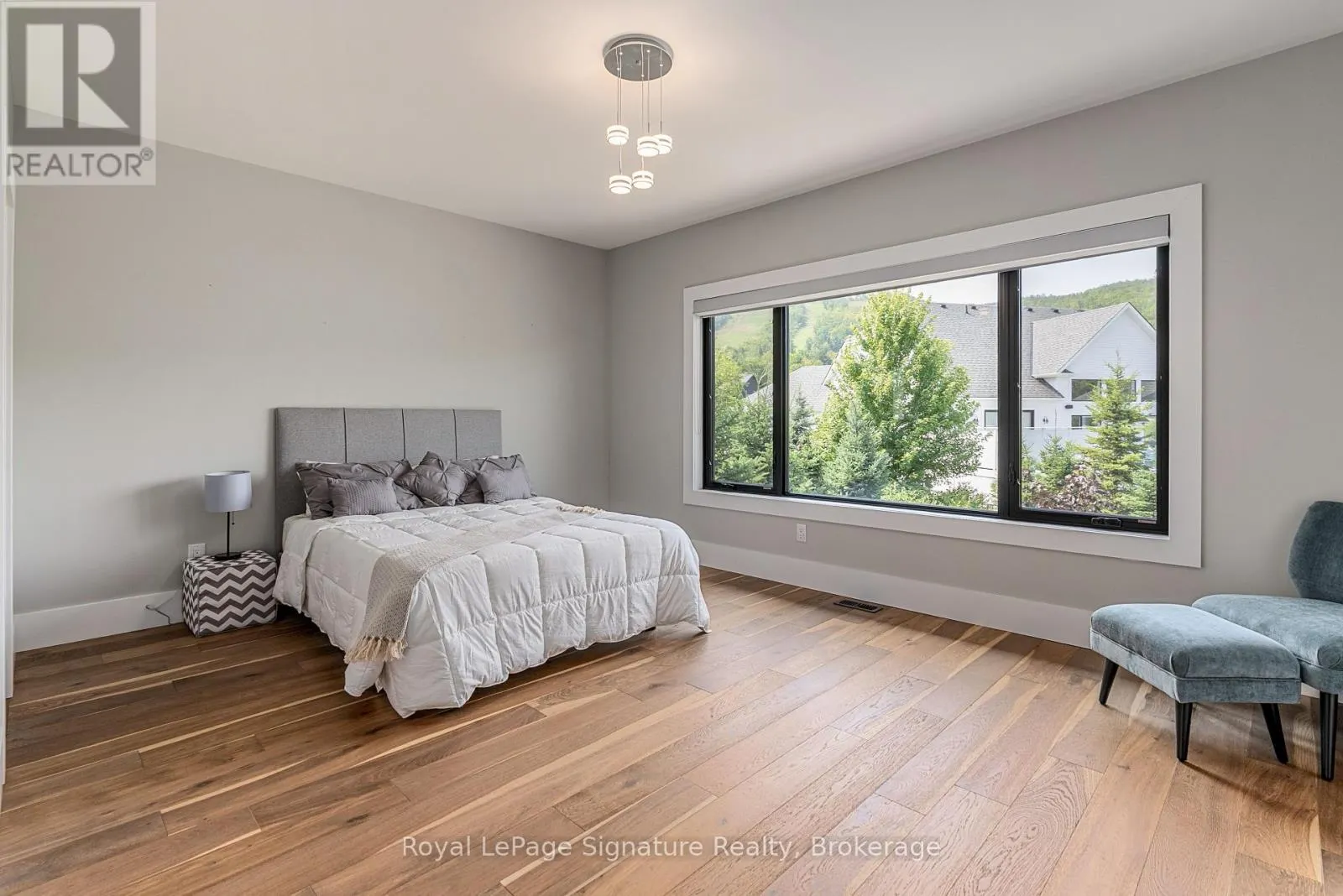 128 ARNOT CRESCENT