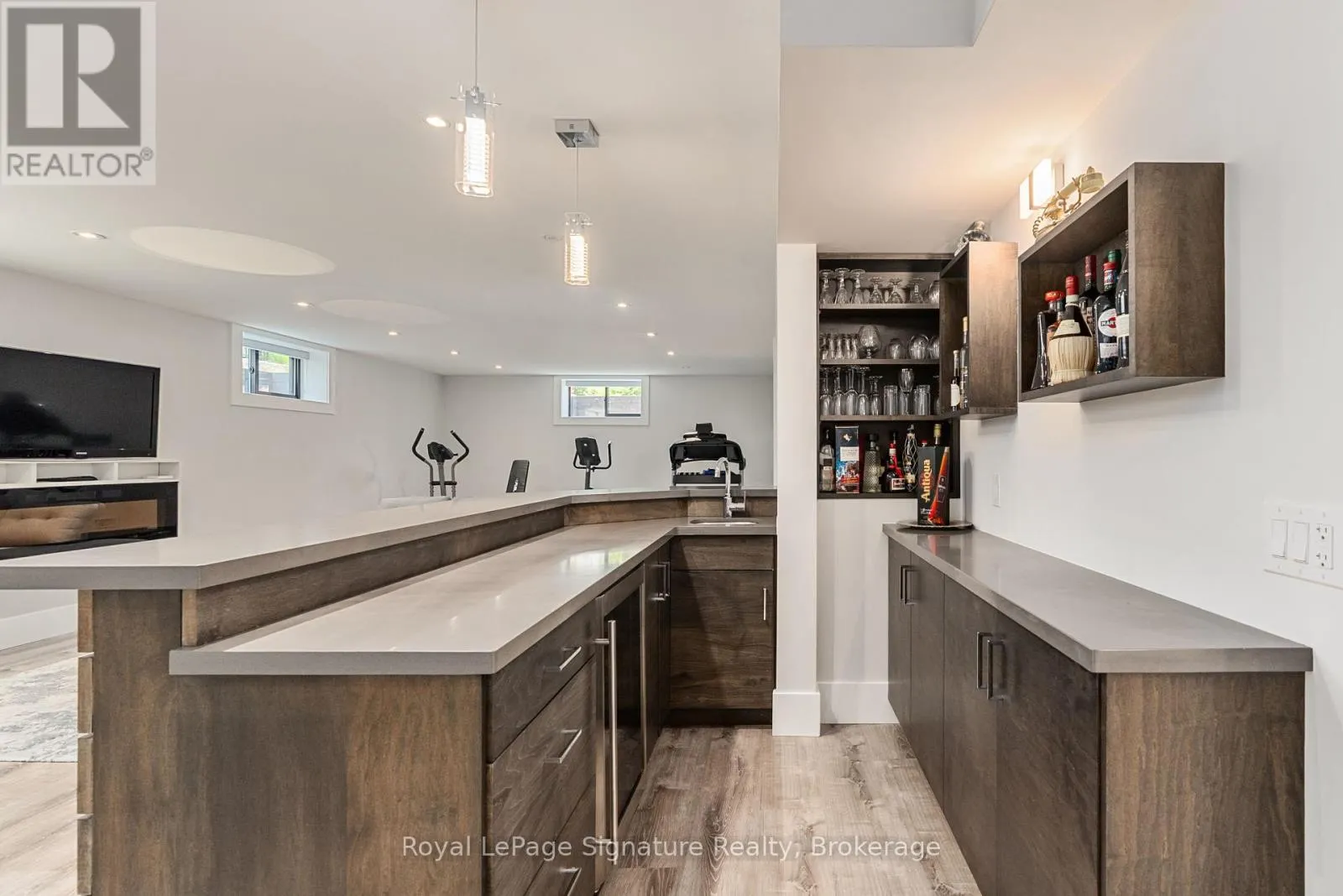 128 ARNOT CRESCENT