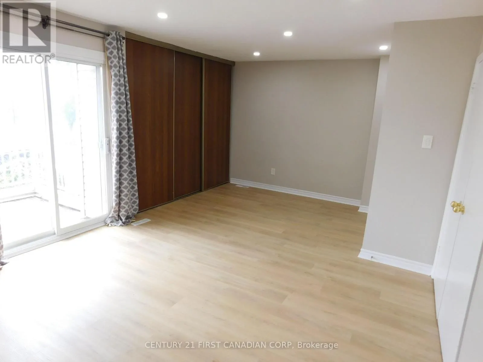 2 - 500 OSGOODE DRIVE, #2