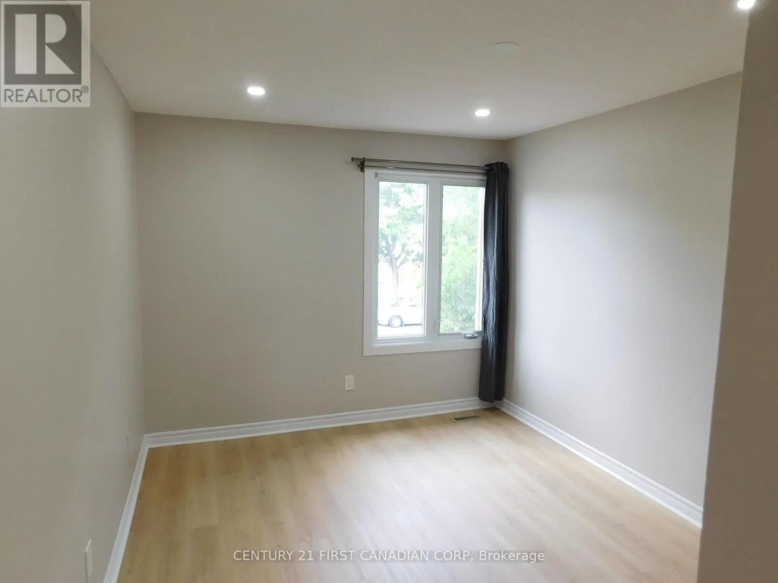 2 - 500 OSGOODE DRIVE, #2