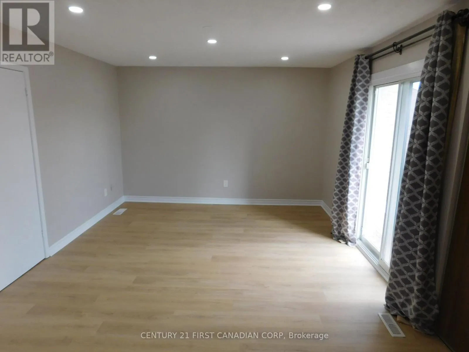 2 - 500 OSGOODE DRIVE, #2
