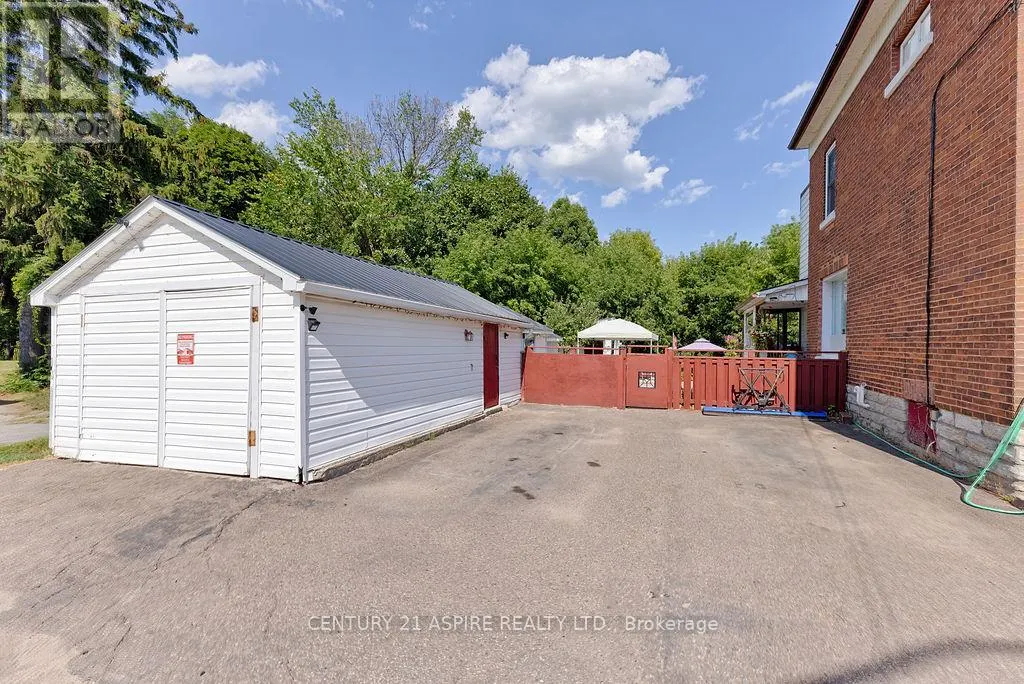 261 MAIDEN LANE