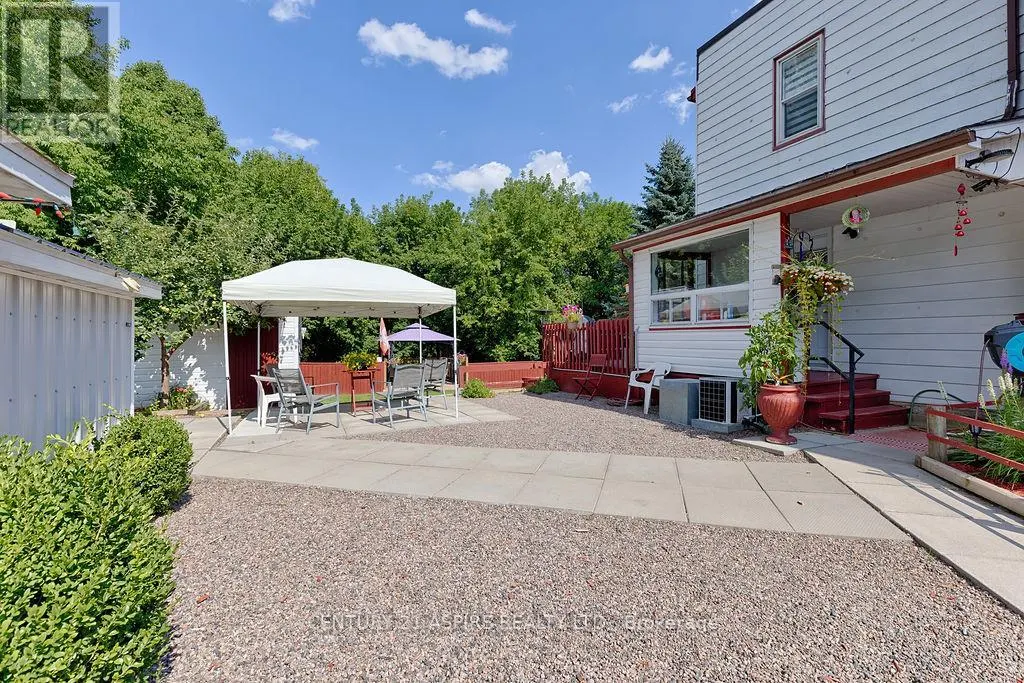 261 MAIDEN LANE