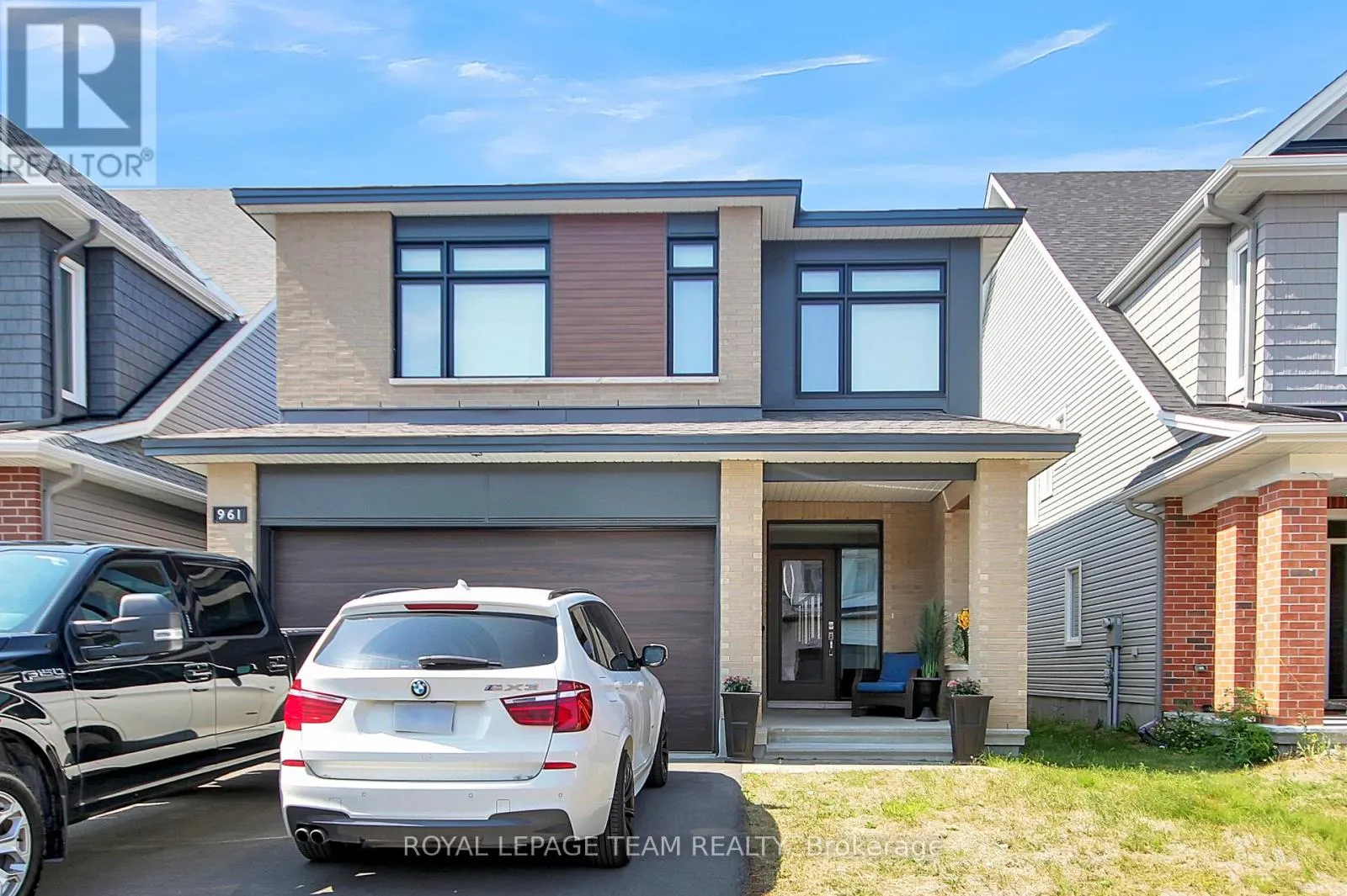961 BECKTON HEIGHTS W