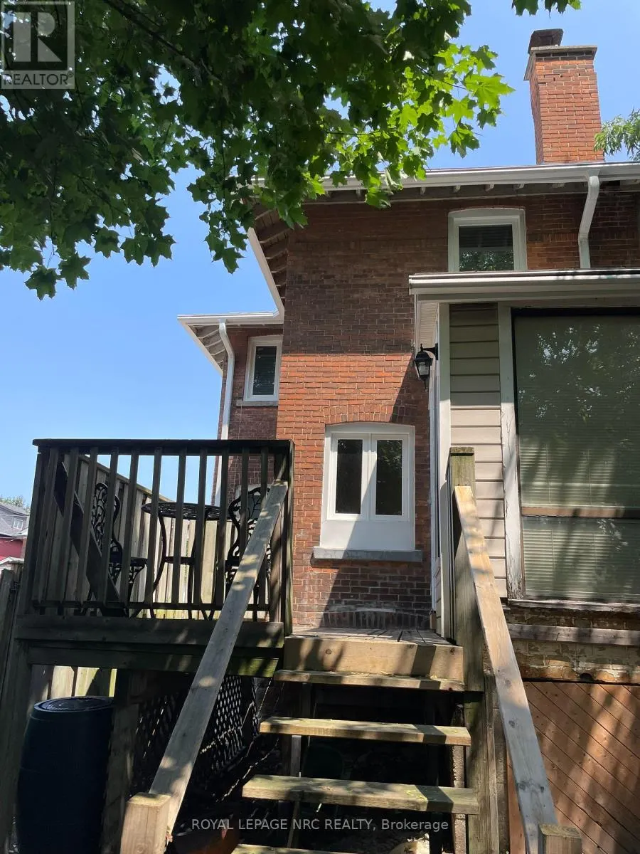31 1/2 ACADEMY STREET