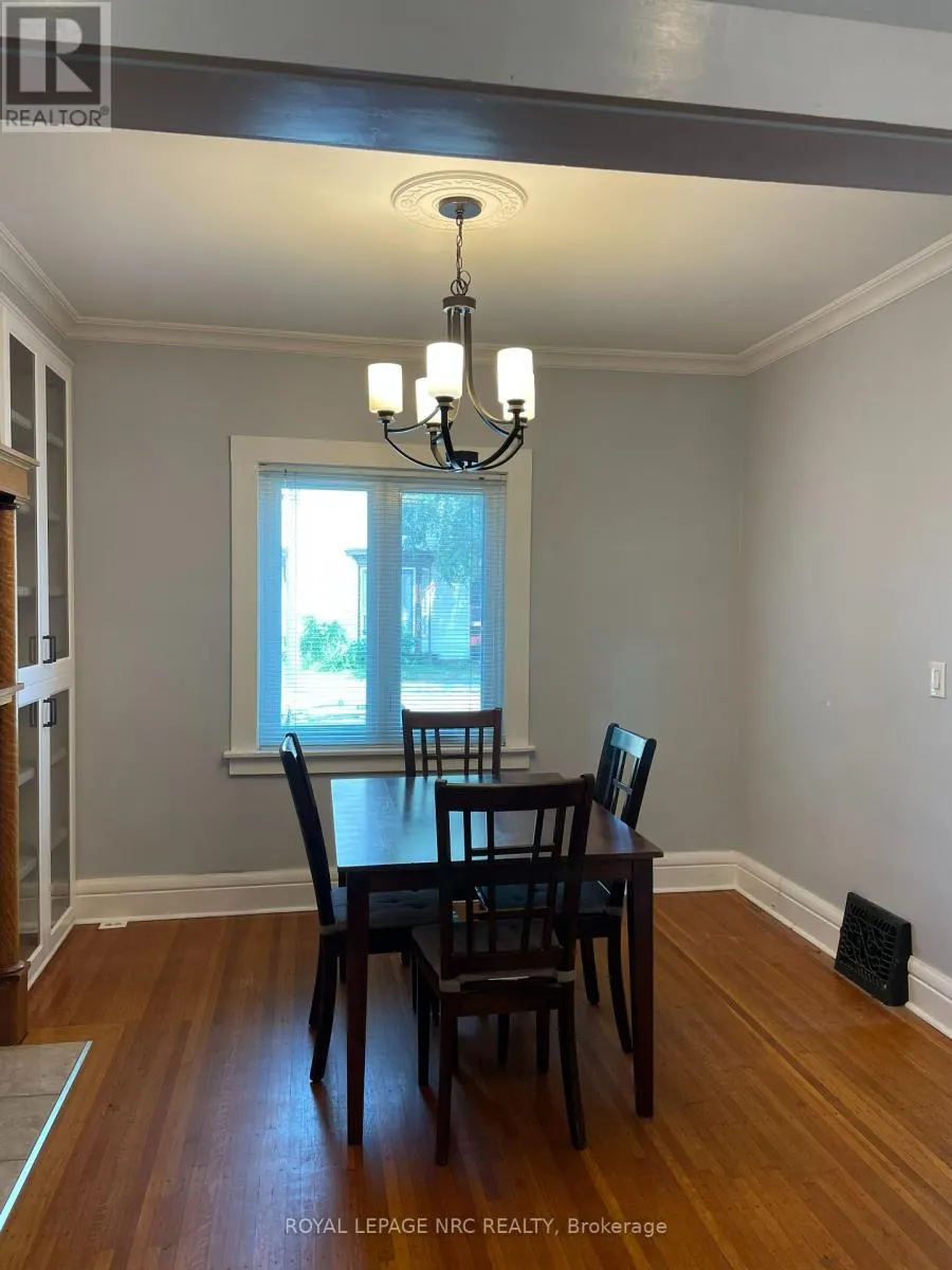 31 1/2 ACADEMY STREET