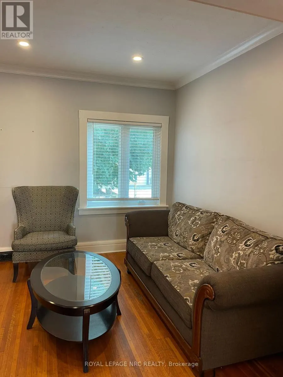 31 1/2 ACADEMY STREET