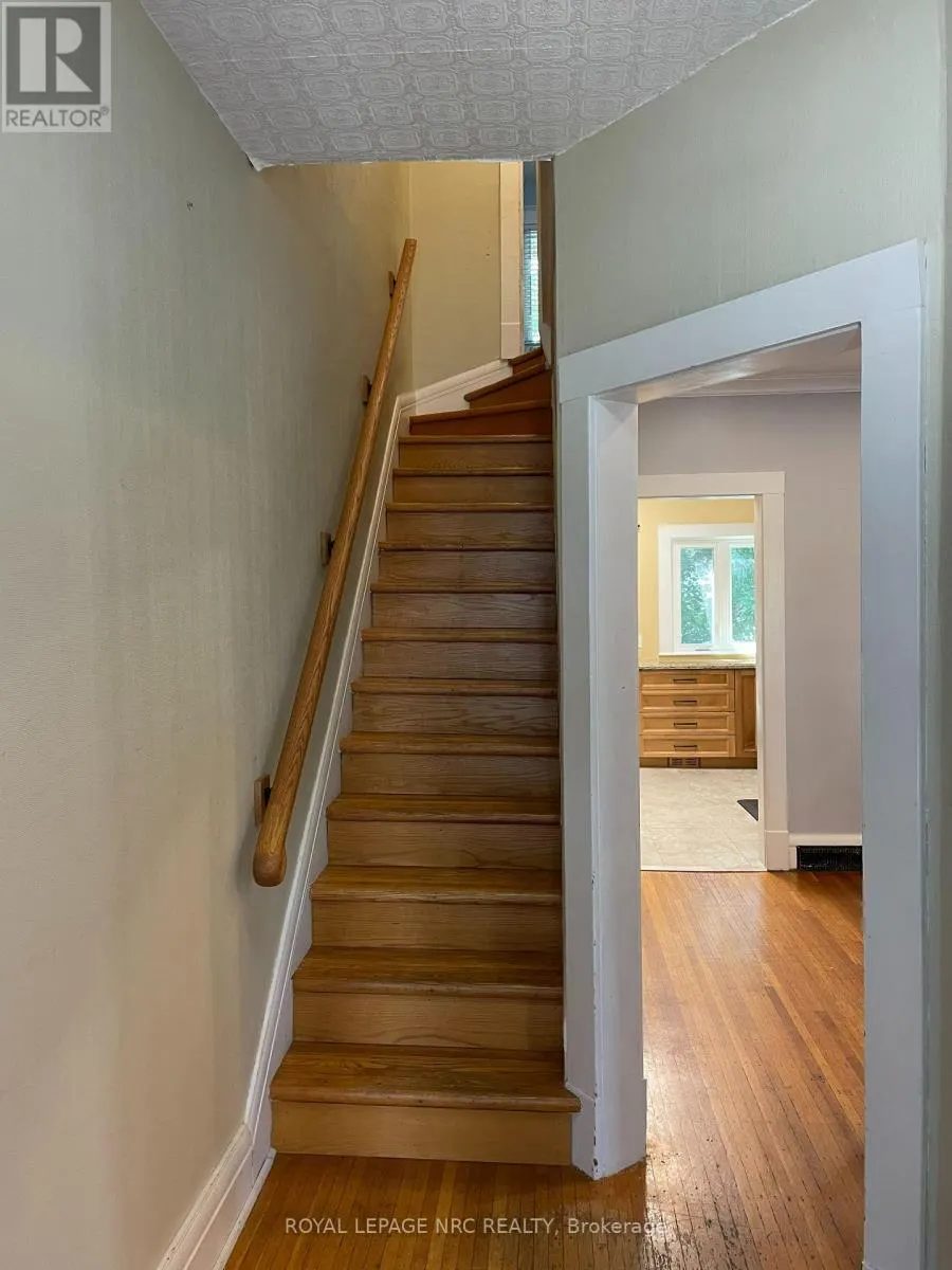 31 1/2 ACADEMY STREET