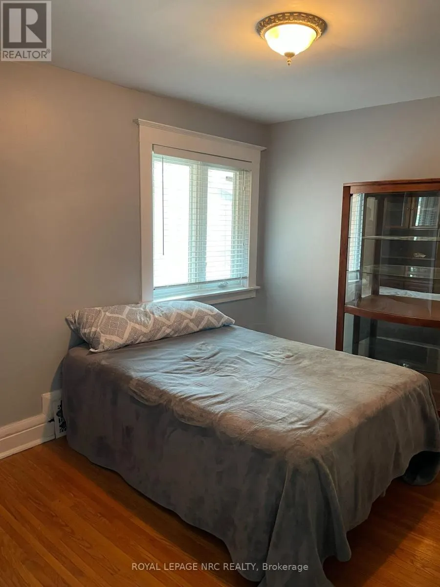 31 1/2 ACADEMY STREET