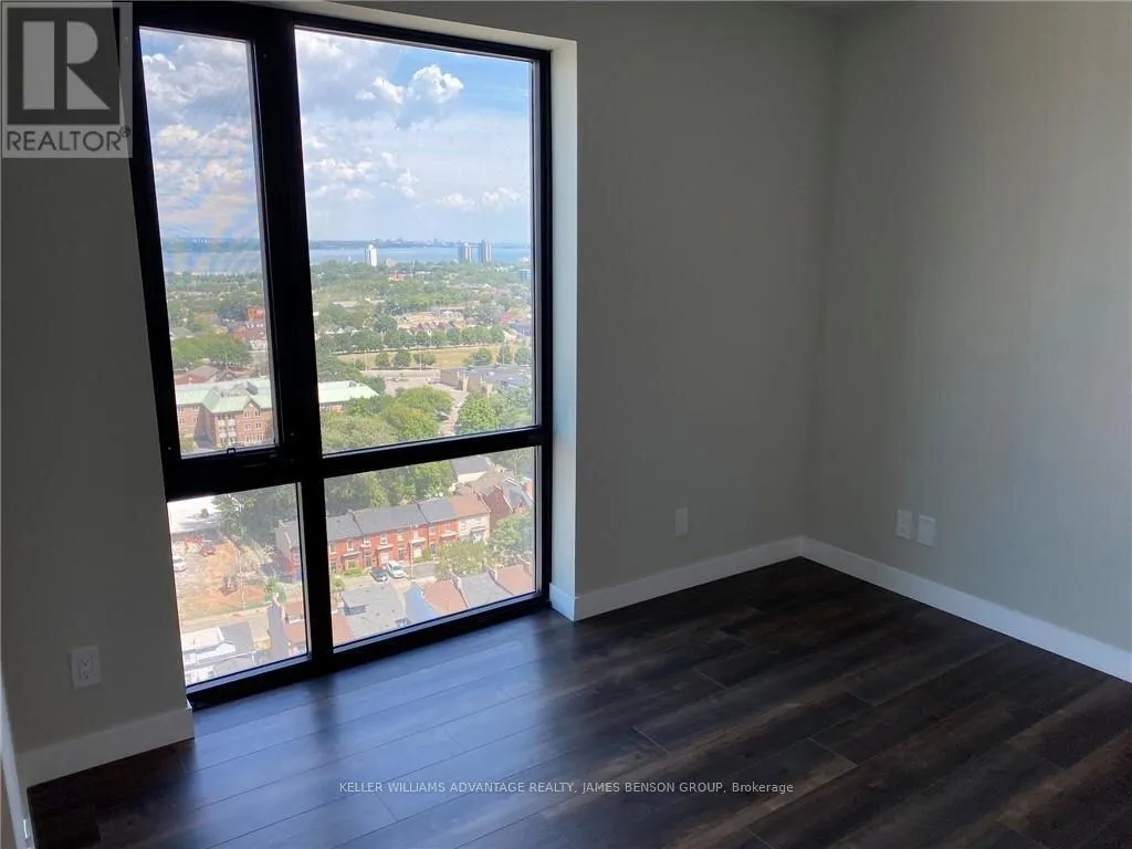 2207 - 15 QUEEN STREET S