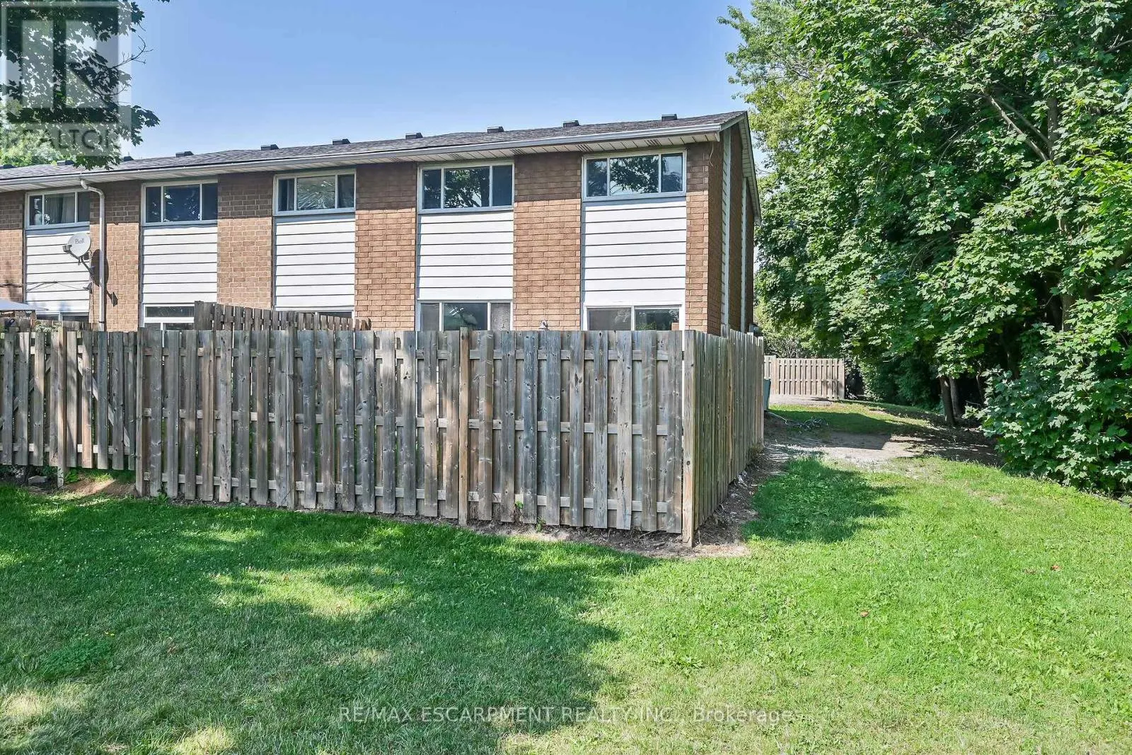 8 - 125 LIMERIDGE ROAD W