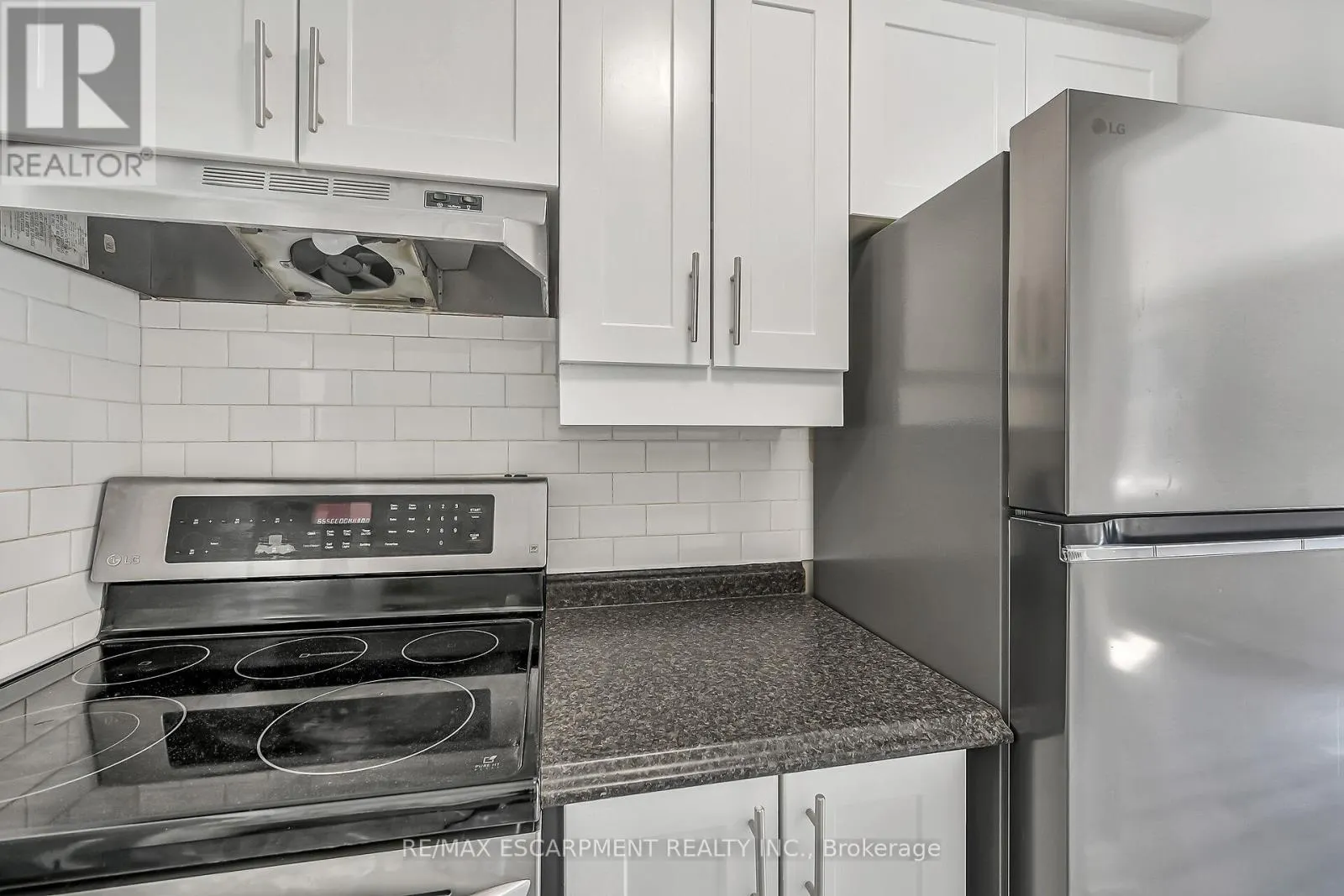 8 - 125 LIMERIDGE ROAD W