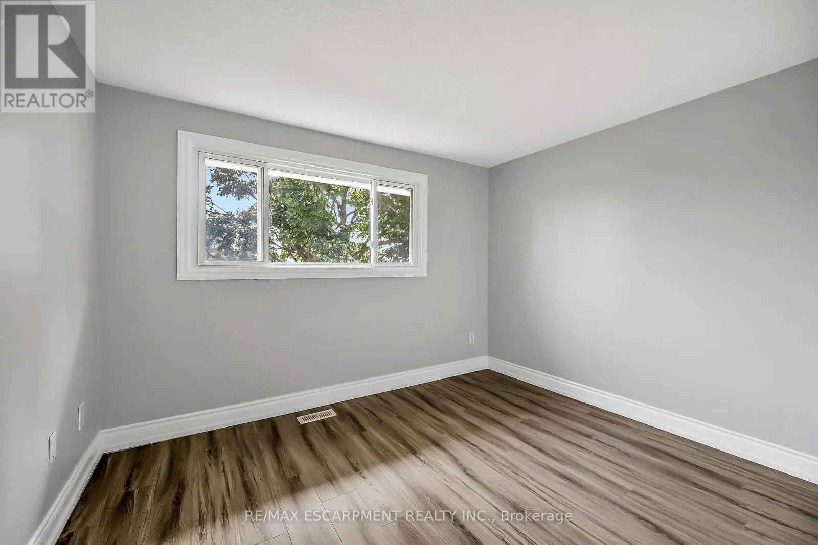 8 - 125 LIMERIDGE ROAD W