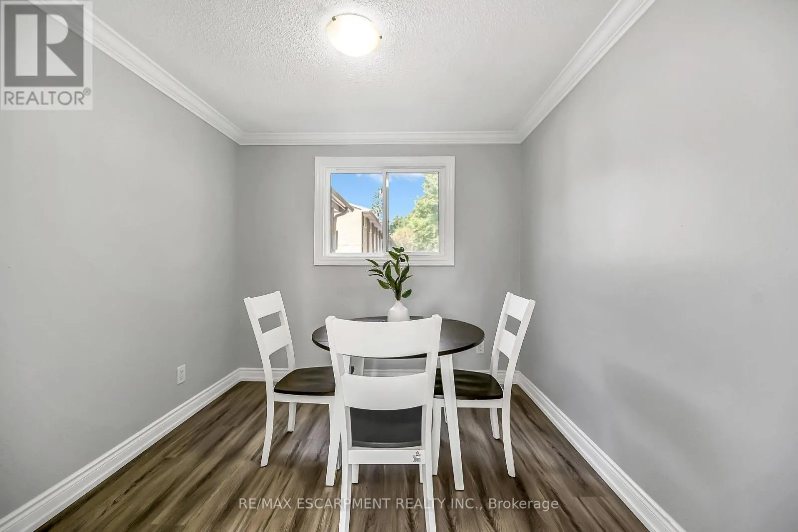8 - 125 LIMERIDGE ROAD W
