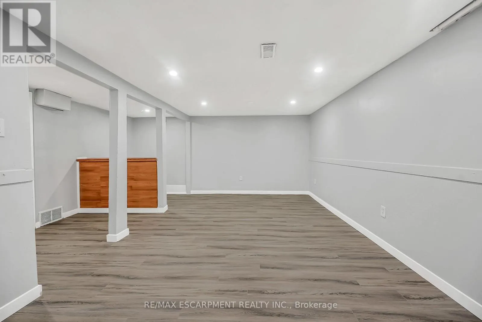 8 - 125 LIMERIDGE ROAD W