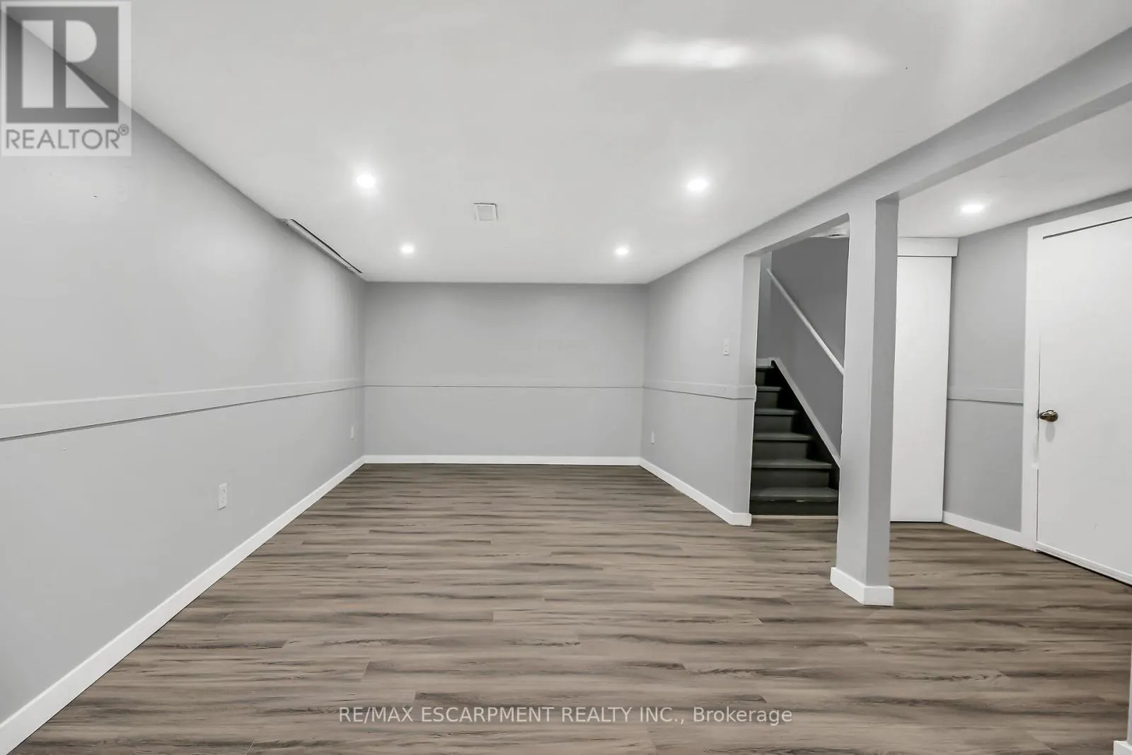 8 - 125 LIMERIDGE ROAD W