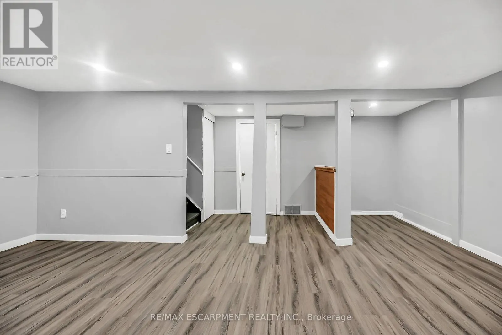 8 - 125 LIMERIDGE ROAD W