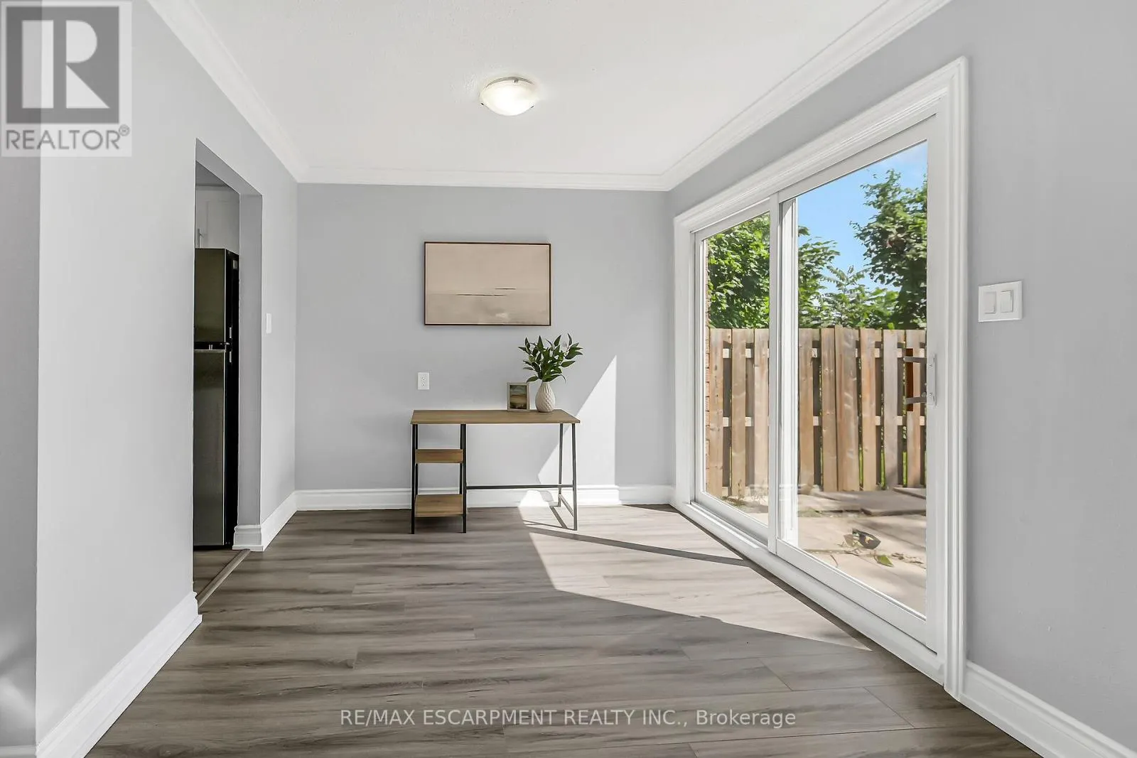 8 - 125 LIMERIDGE ROAD W