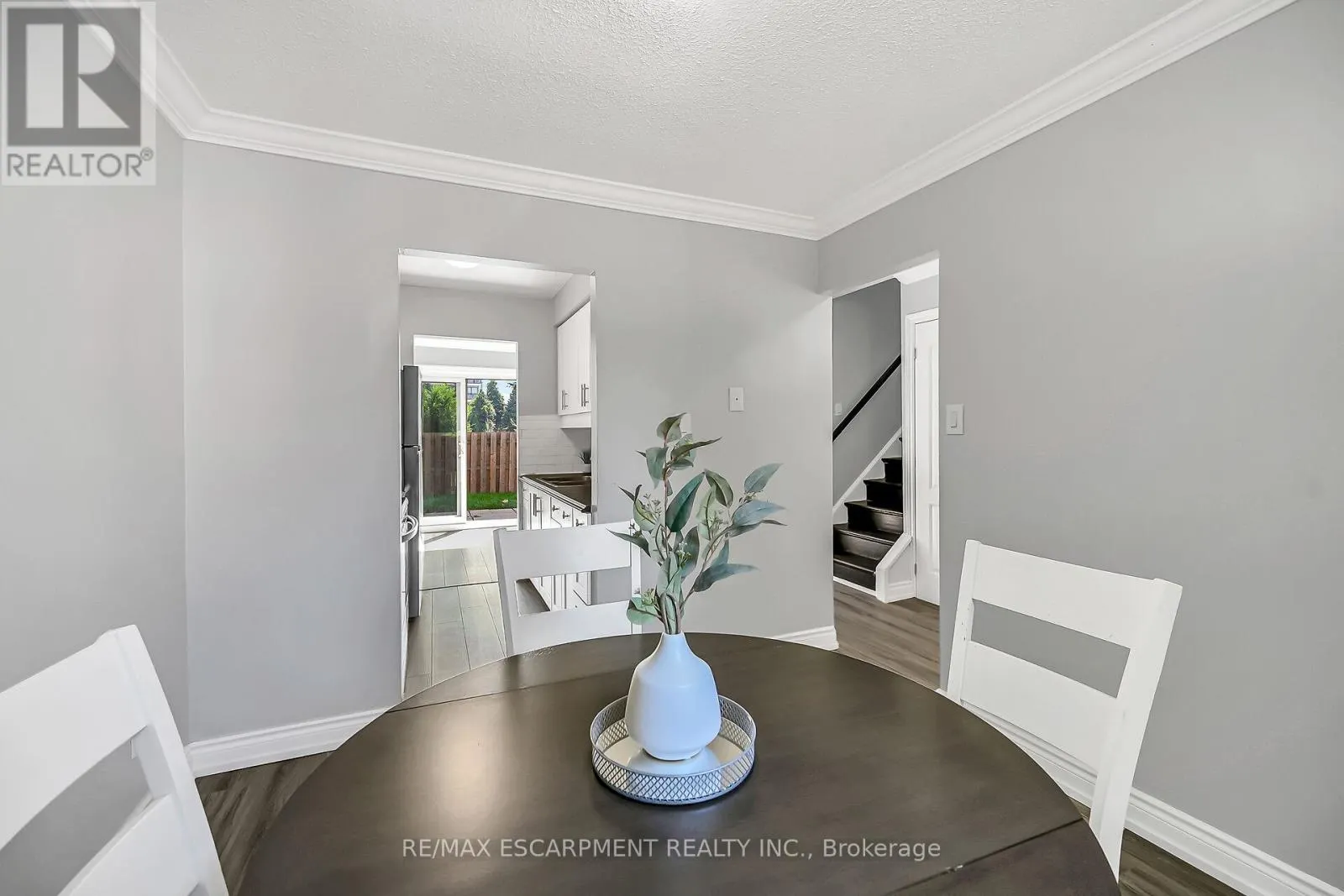 8 - 125 LIMERIDGE ROAD W