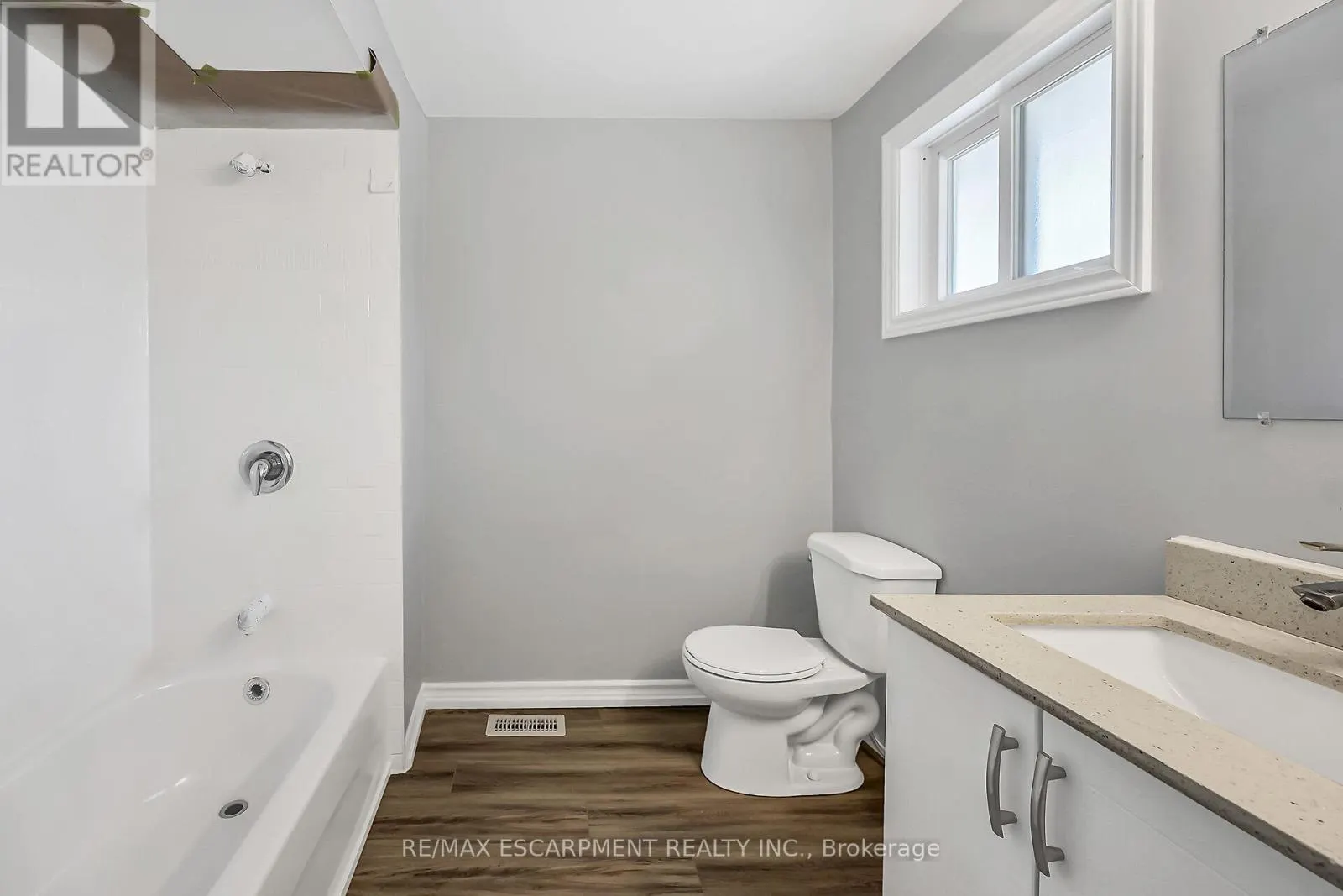 8 - 125 LIMERIDGE ROAD W