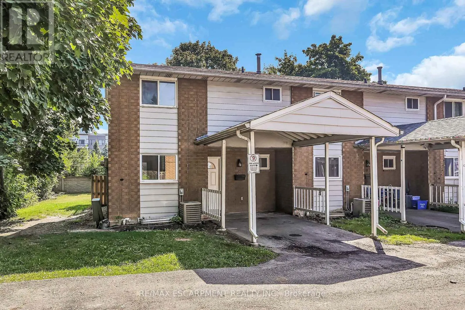8 - 125 LIMERIDGE ROAD W