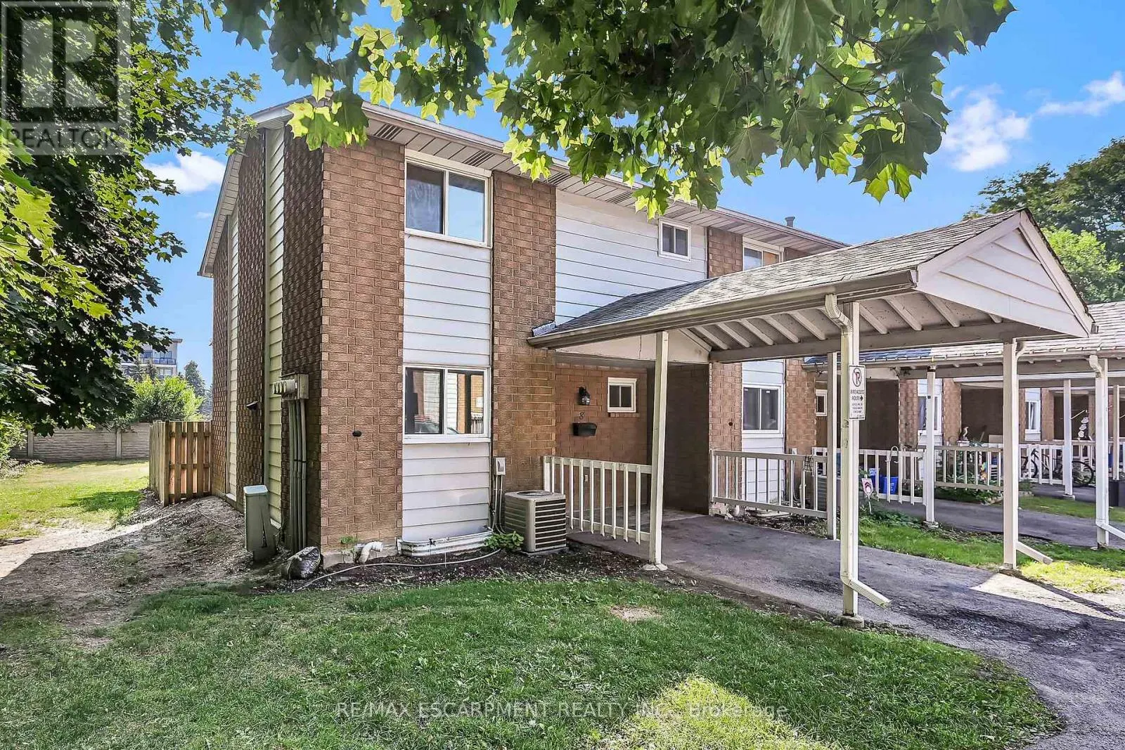 8 - 125 LIMERIDGE ROAD W