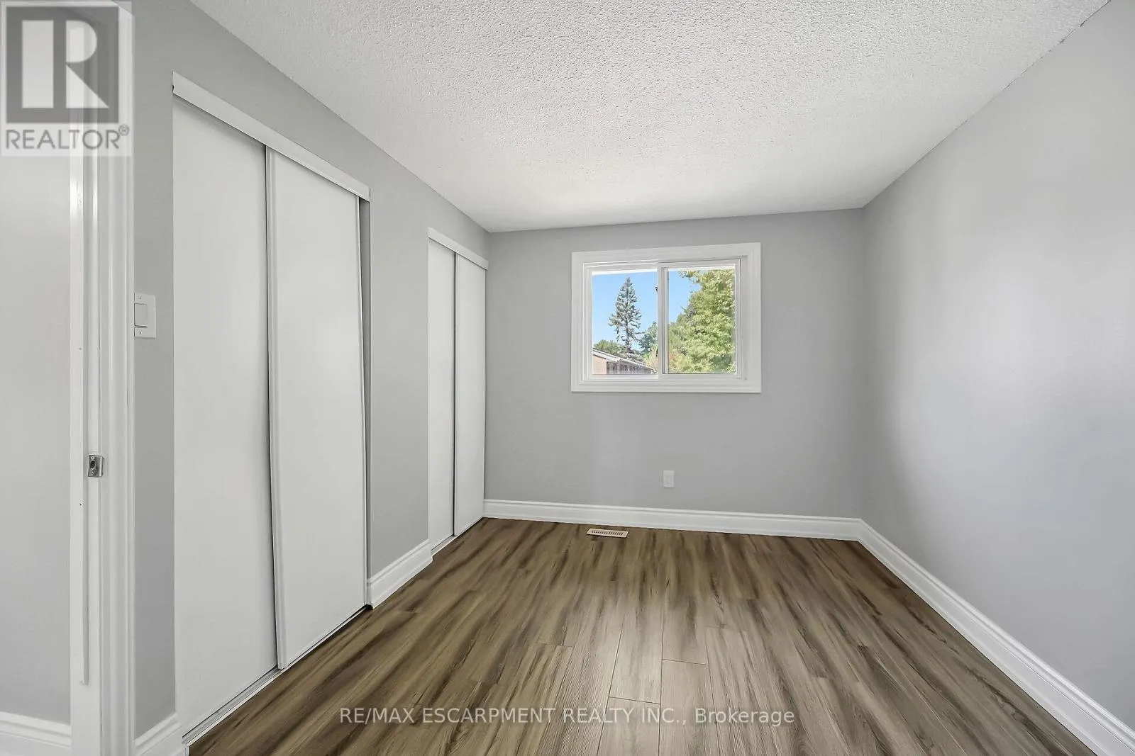 8 - 125 LIMERIDGE ROAD W