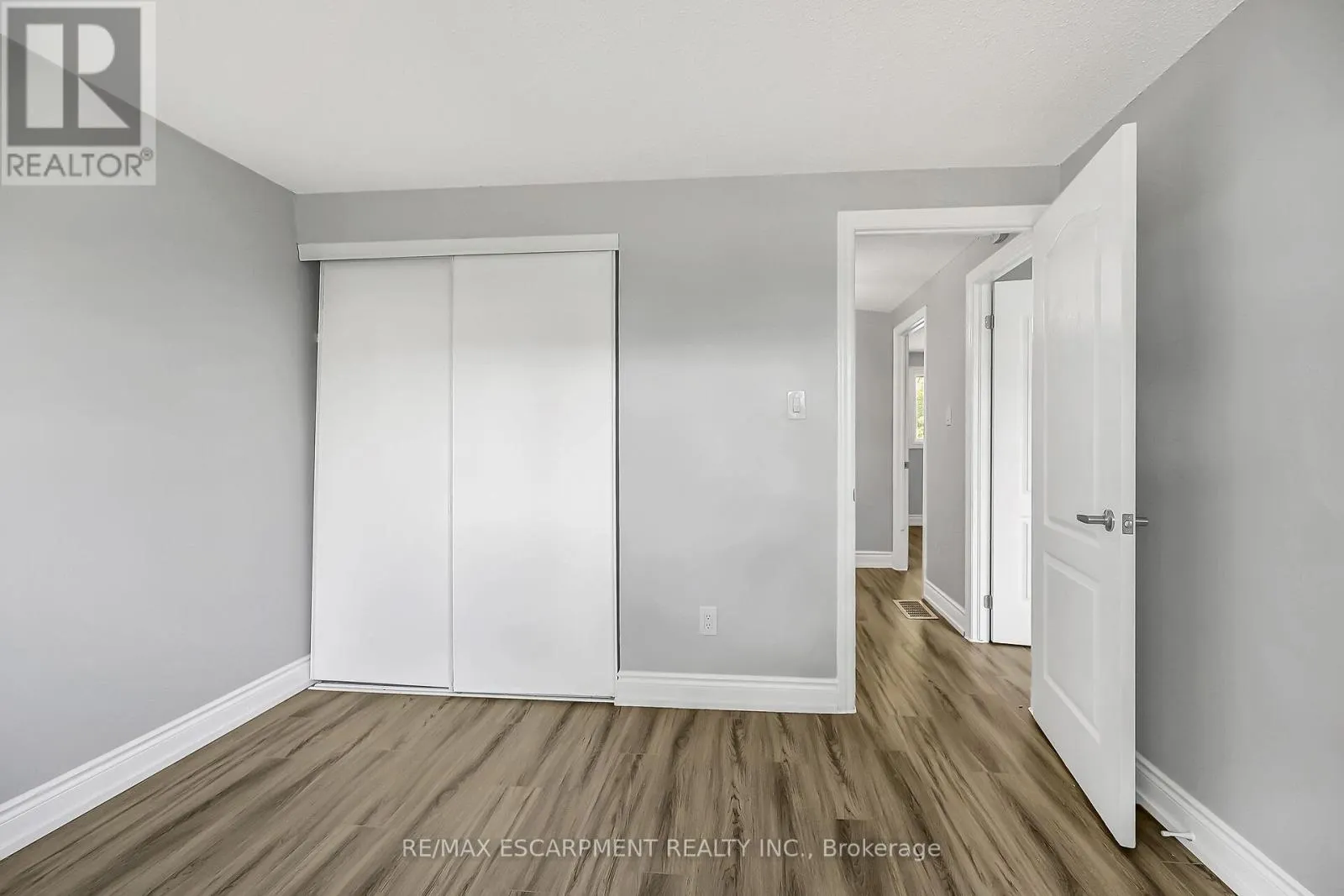 8 - 125 LIMERIDGE ROAD W
